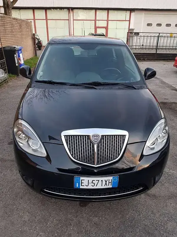 Usata Lancia Ypsilon 69 CV (50 kW) 2012 Nero Utilitaria