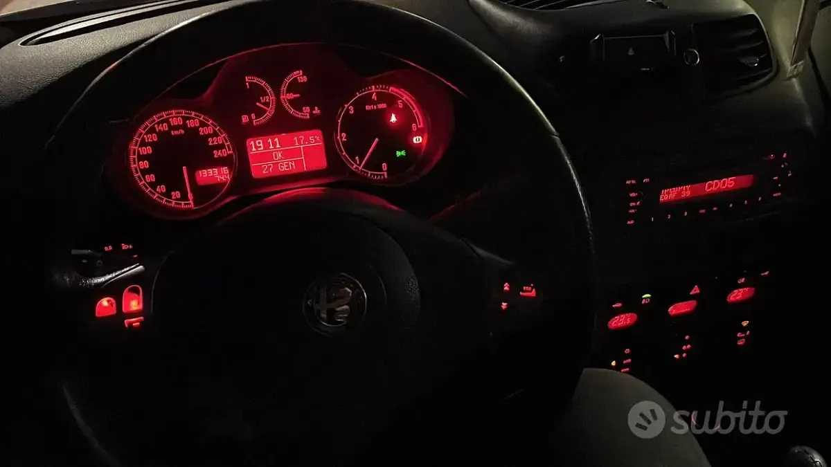 Usata Alfa Romeo 147 150 CV (110 kW) 2006 Grigio Utilitaria