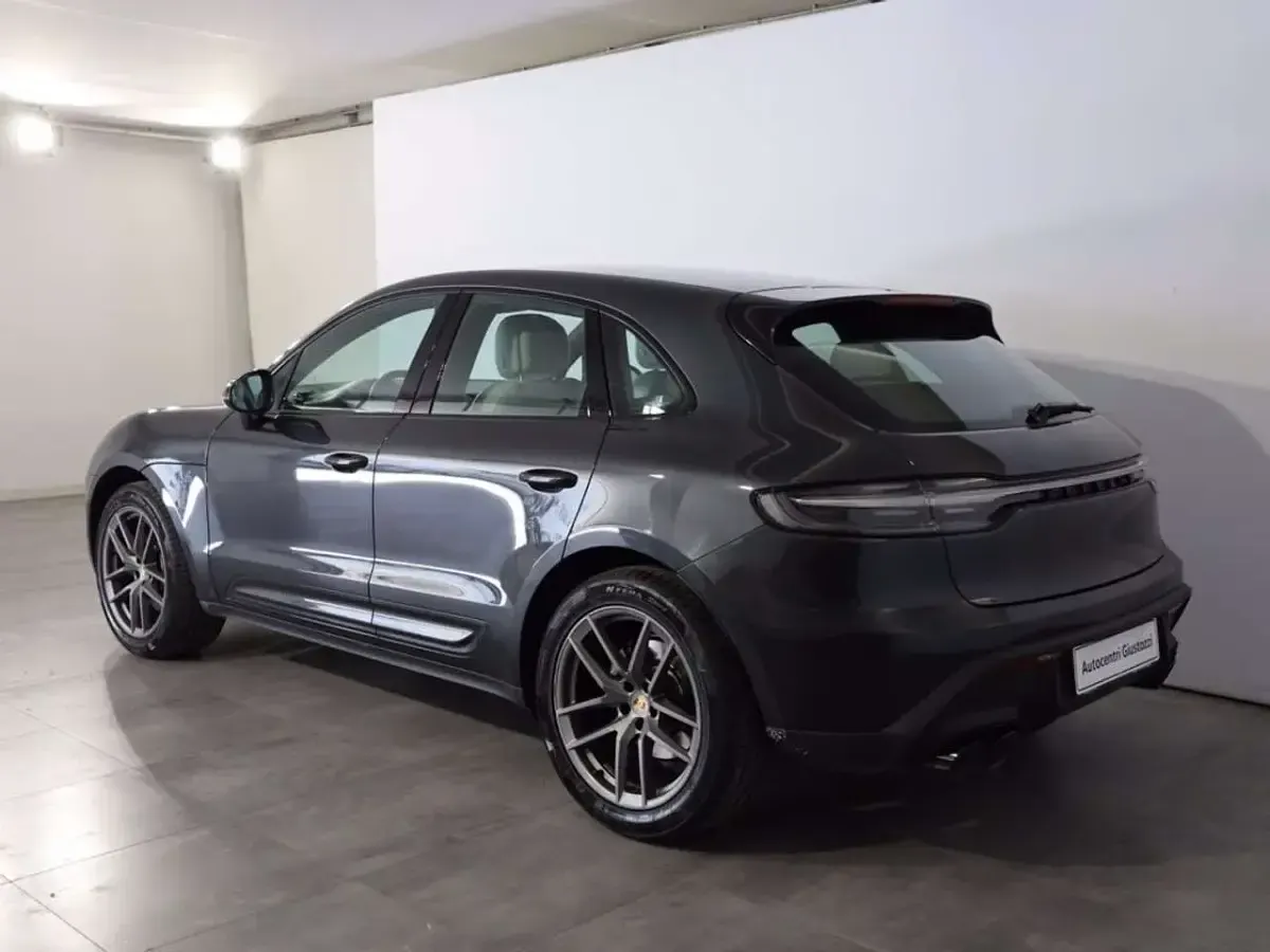 Usata Porsche Macan 381 CV (280 kW) 2023 Grigio vulcano SUV