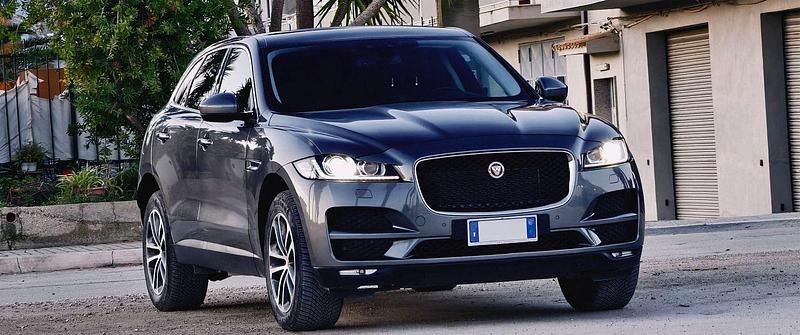 Usata Jaguar F-Pace Prestige 179 CV (131 kW) 2018 Argento SUV
