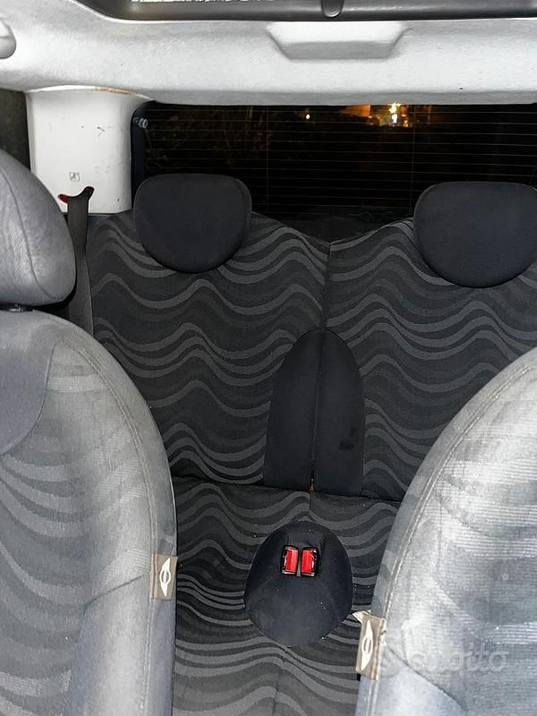 Begagnad Mini Cooper 75 HK (55 kW) 2004 Röd Halvkombi