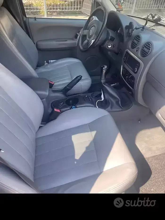 Usata Jeep Cherokee 163 CV (119 kW) 2006 Blu SUV
