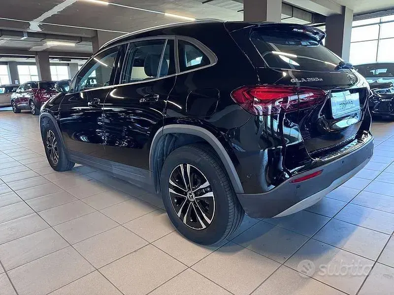 Usata Mercedes GLA250 Advanced 218 CV (160 kW) 2023 Nero SUV