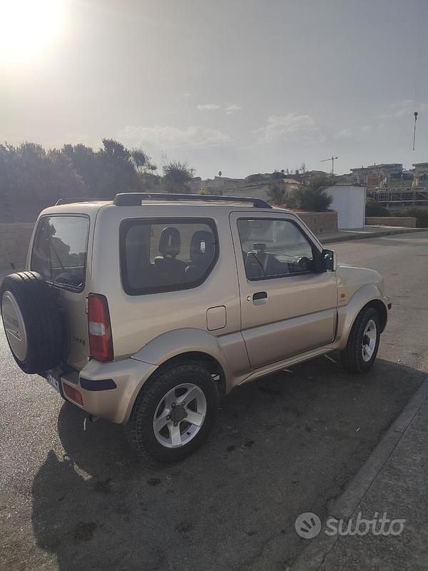 Usata Suzuki Jimny 86 CV (63 kW) 2005 Grigio SUV