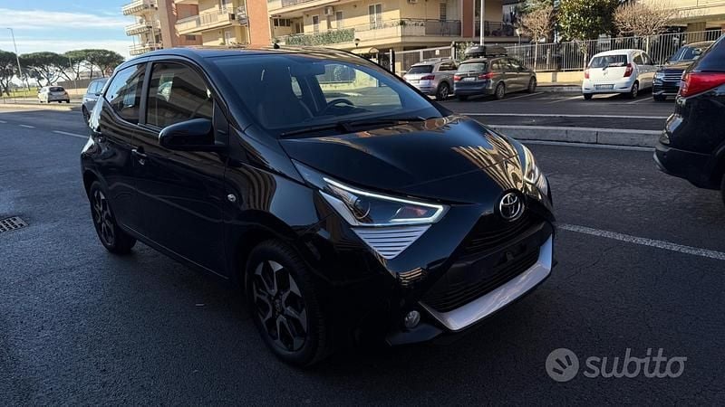 Usata Toyota Aygo Connect Style 72 CV (52 kW) 2019 Nero Utilitaria