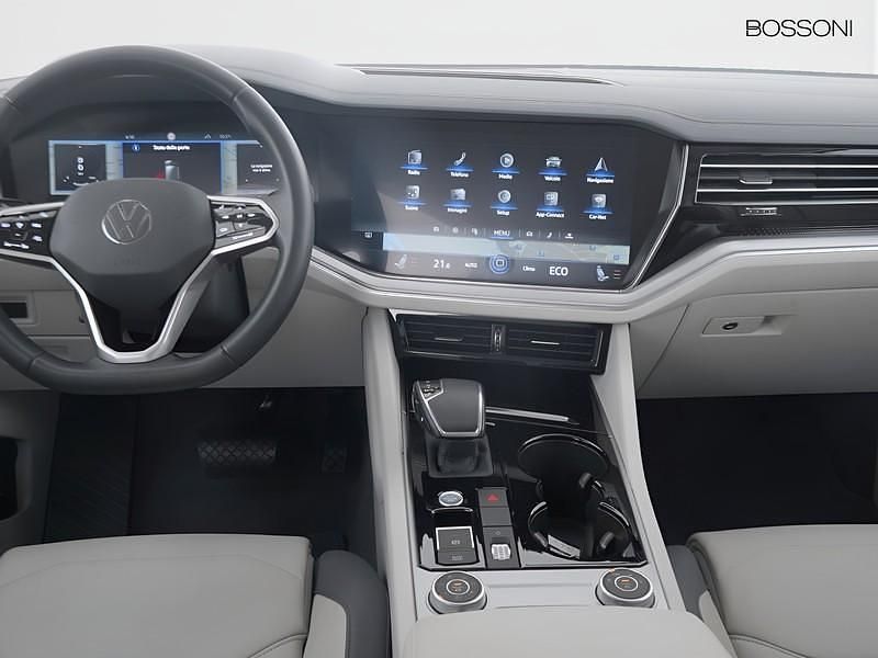 Usata VW Touareg Elegance 231 CV (169 kW) 2023 Grigio SUV