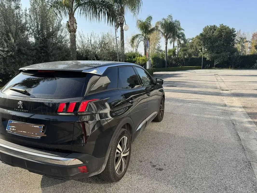Usata Peugeot 3008 Allure 131 CV (96 kW) 2023 Nero SUV