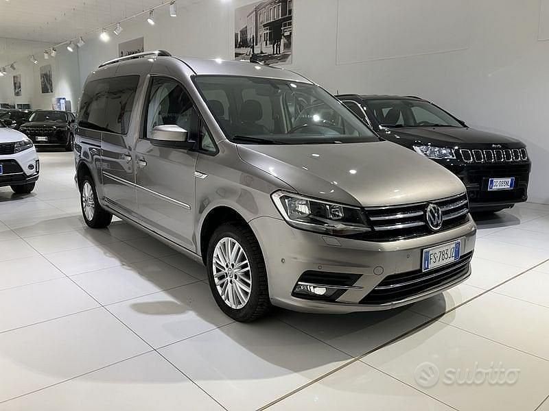 Usado VW Caddy Maxi Highline 150 CV (110 kW) 2018 Gris Monovolumen