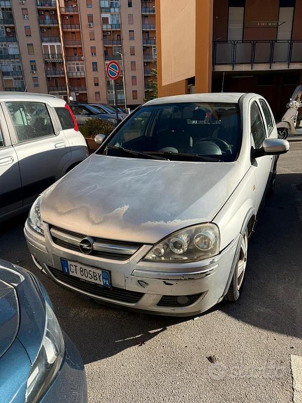 Usata Opel Corsa 75 CV (55 kW) 2005 Utilitaria