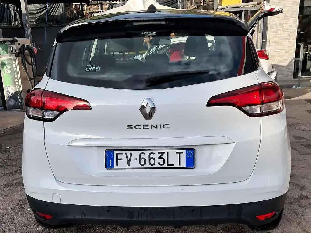 Usata Renault Scenic E-Tech 140 CV (102 kW) 2019 Bianco Monovolume