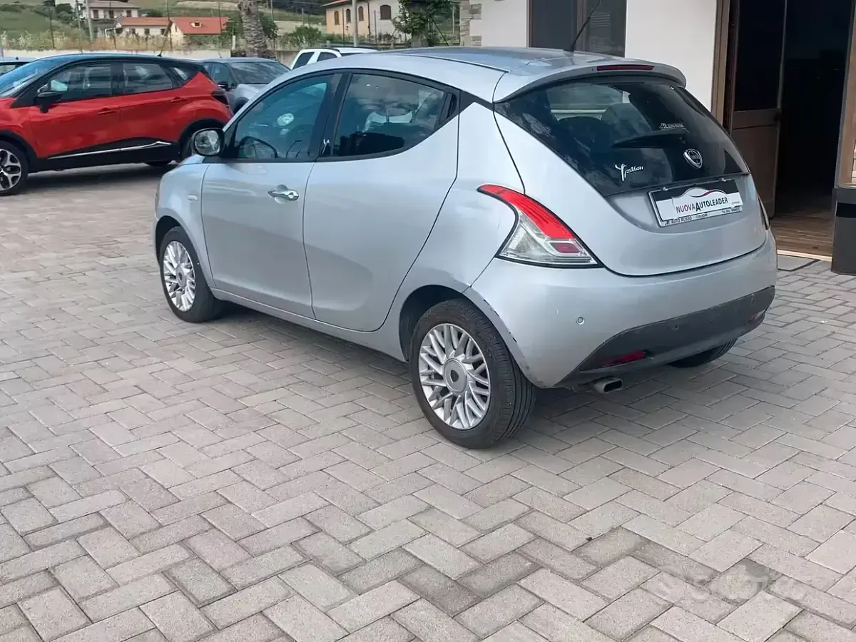 Usata Lancia Ypsilon Gold 95 CV (69 kW) 2015 Grigio Utilitaria