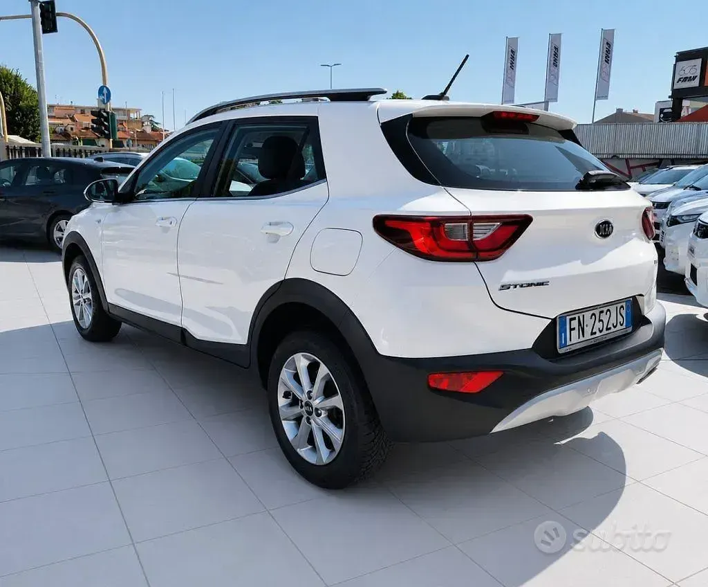 Usata Kia Stonic Style 120 CV (88 kW) 2018 Bianco SUV