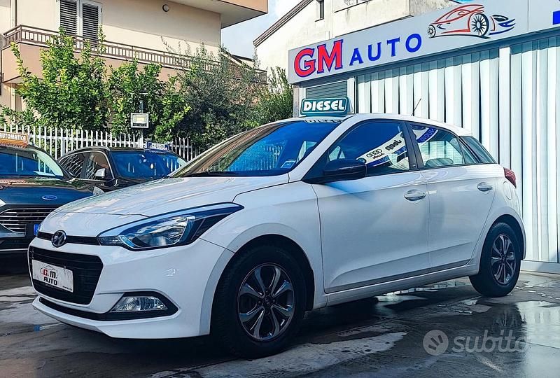 Bianco Usata 2019 Hyundai i20 GO! Tre volumi | 11.999 € (Cara) - Immagine 1/4