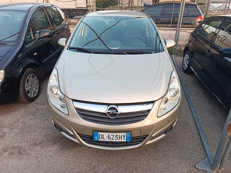 Usata Opel Corsa Enjoy 90 CV (66 kW) 2007 Oro Berlina