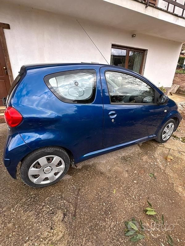 Usata Toyota Aygo 2005 Blu Utilitaria