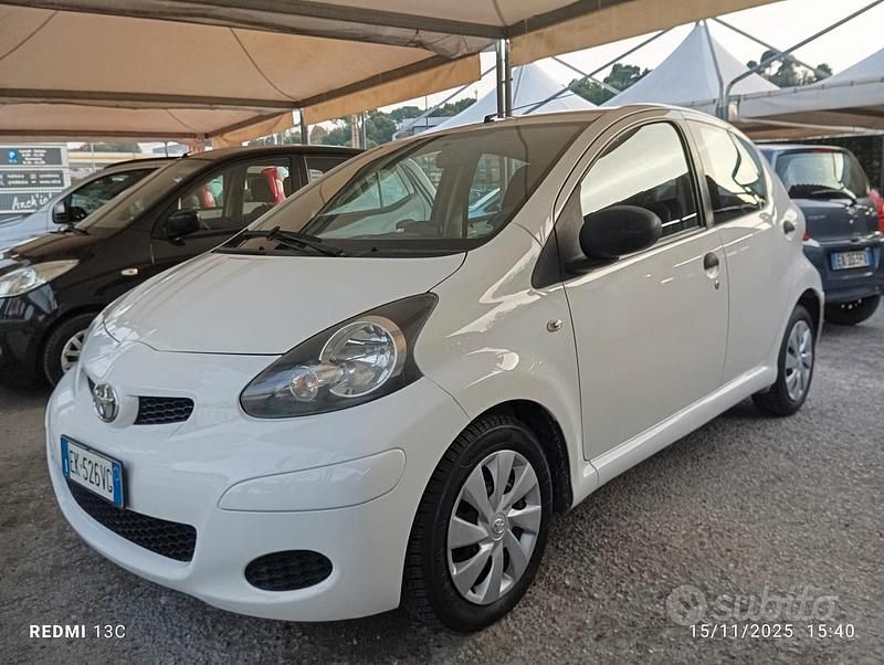 Bianco Usata 2011 Toyota Aygo Connect Style Due volumi | 4500 € (Buon prezzo) - Immagine 1/4