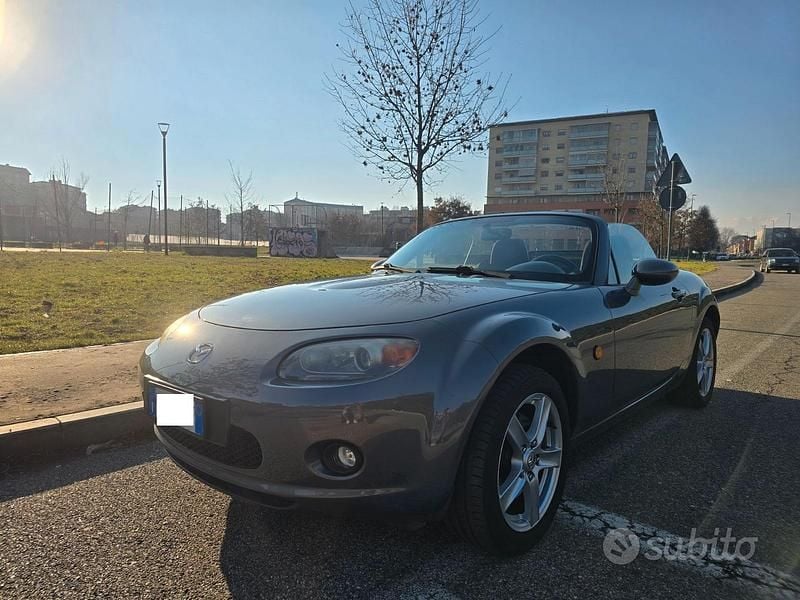 Usata Mazda MX5 126 CV (92 kW) 2006 Grigio Cabrio