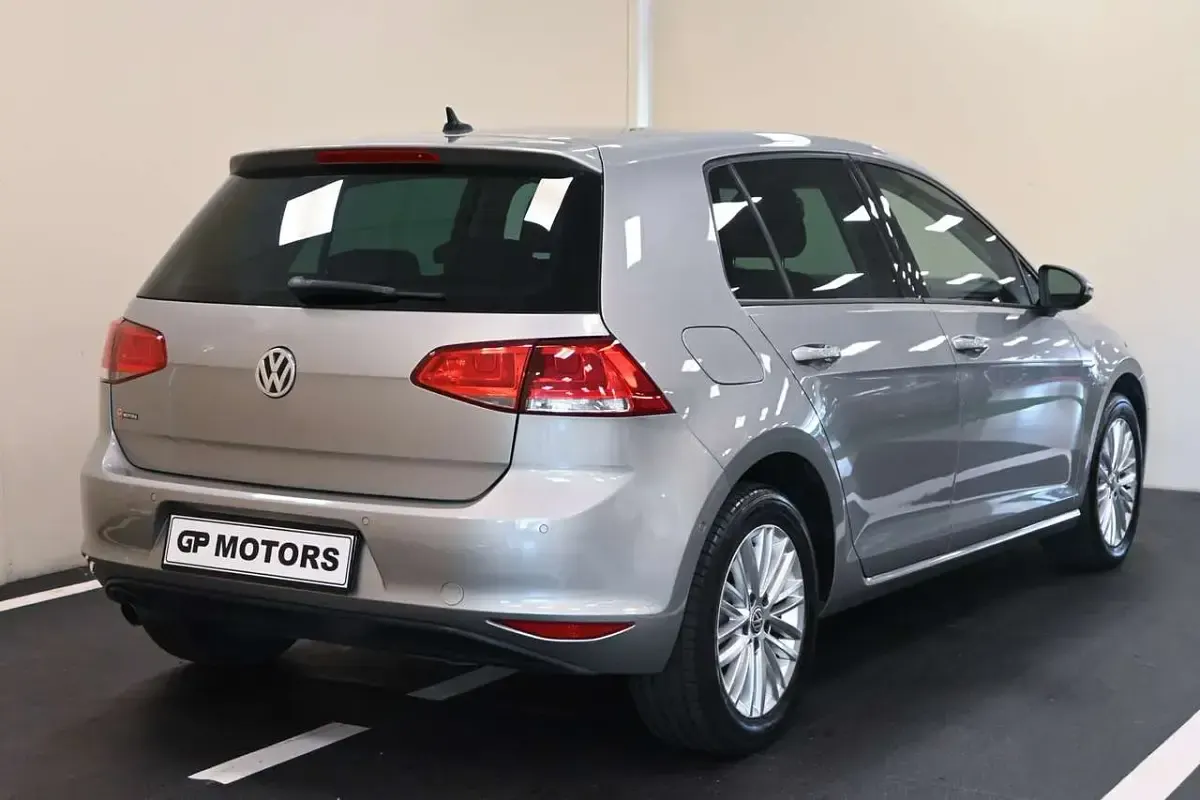 Usata VW Golf VII Comfortline 110 CV (80 kW) 2015 Argento Berlina