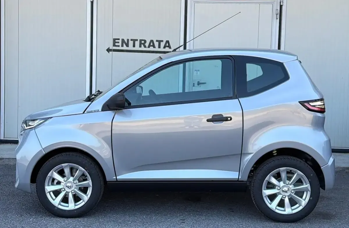 Nuova Aixam City Pack 2026 Grigio Berlina