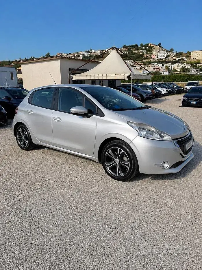 Usata Peugeot 208 Active 91 CV (66 kW) 2015 Grigio Utilitaria
