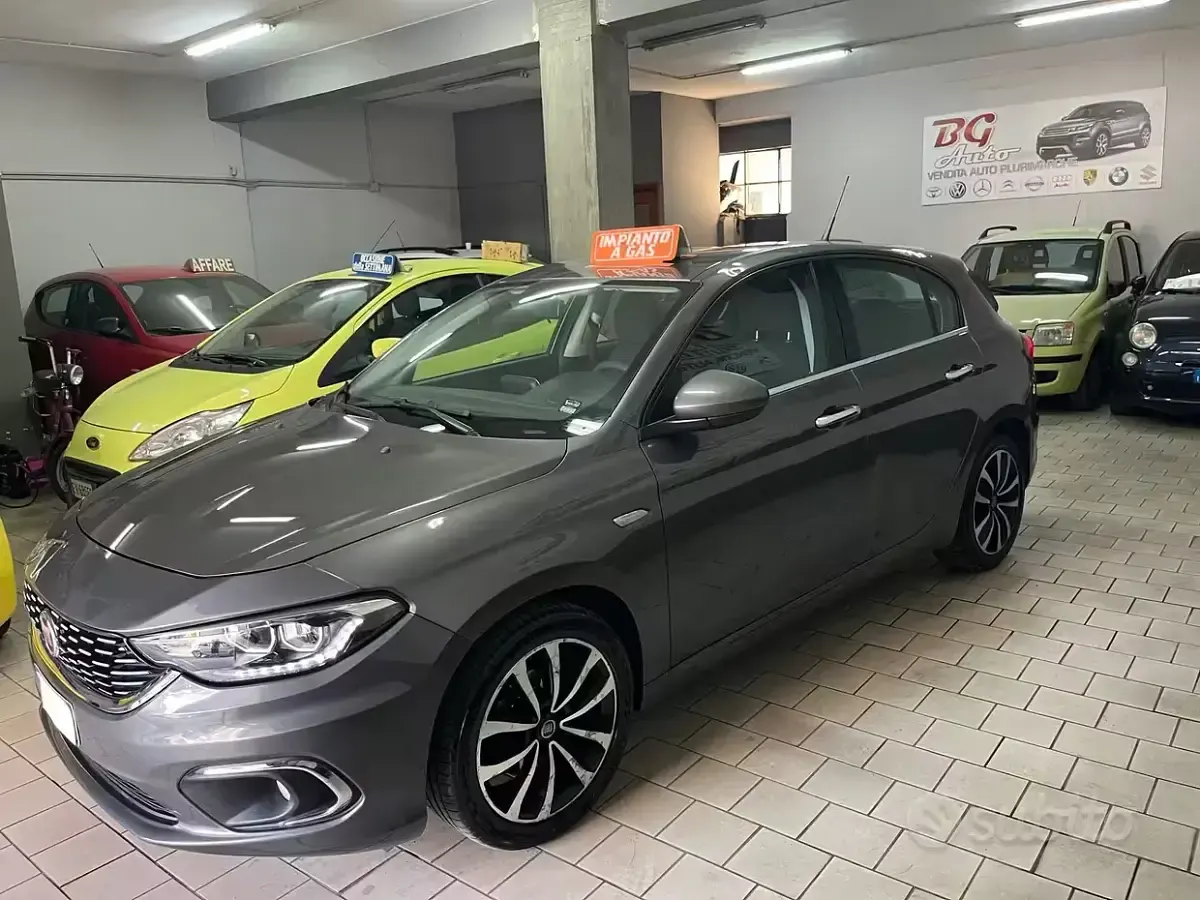 Usata Fiat Tipo Lounge 120 CV (88 kW) 2017 Grigio Berlina