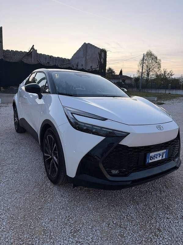 Usata Toyota C-HR Lounge 197 CV (144 kW) 2024 Bianco SUV