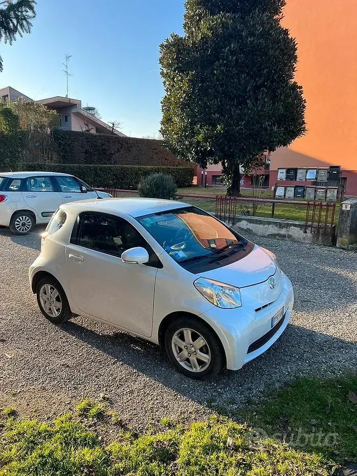 Usata Toyota iQ Sol 98 CV (72 kW) 2009 Utilitaria