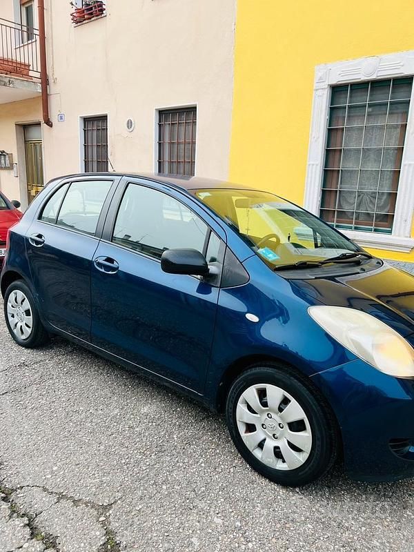 Usata Toyota Yaris Sol 65 CV (47 kW) 2006 Blu Berlina