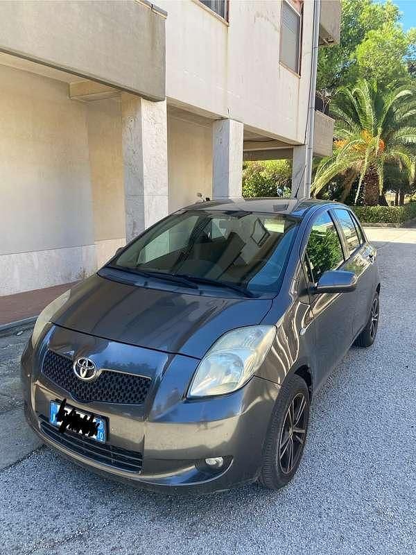 Usata Toyota Yaris 90 CV (66 kW) 2009 Utilitaria