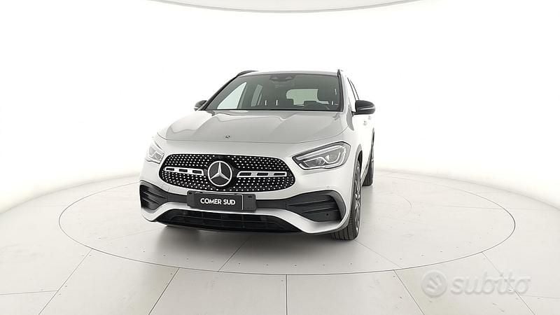 Usata Mercedes GLA200 Premium 150 CV (110 kW) 2021 Grigio SUV