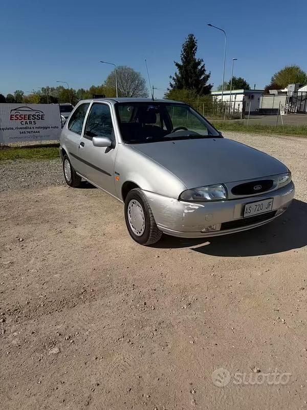 Usata Ford Fiesta 75 CV (55 kW) 1997 Grigio Utilitaria