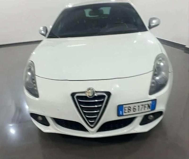 Bianco Usata 2010 Alfa Romeo Giulietta Progression Tre volumi | 4800 € (Buon prezzo) - Immagine 1/4