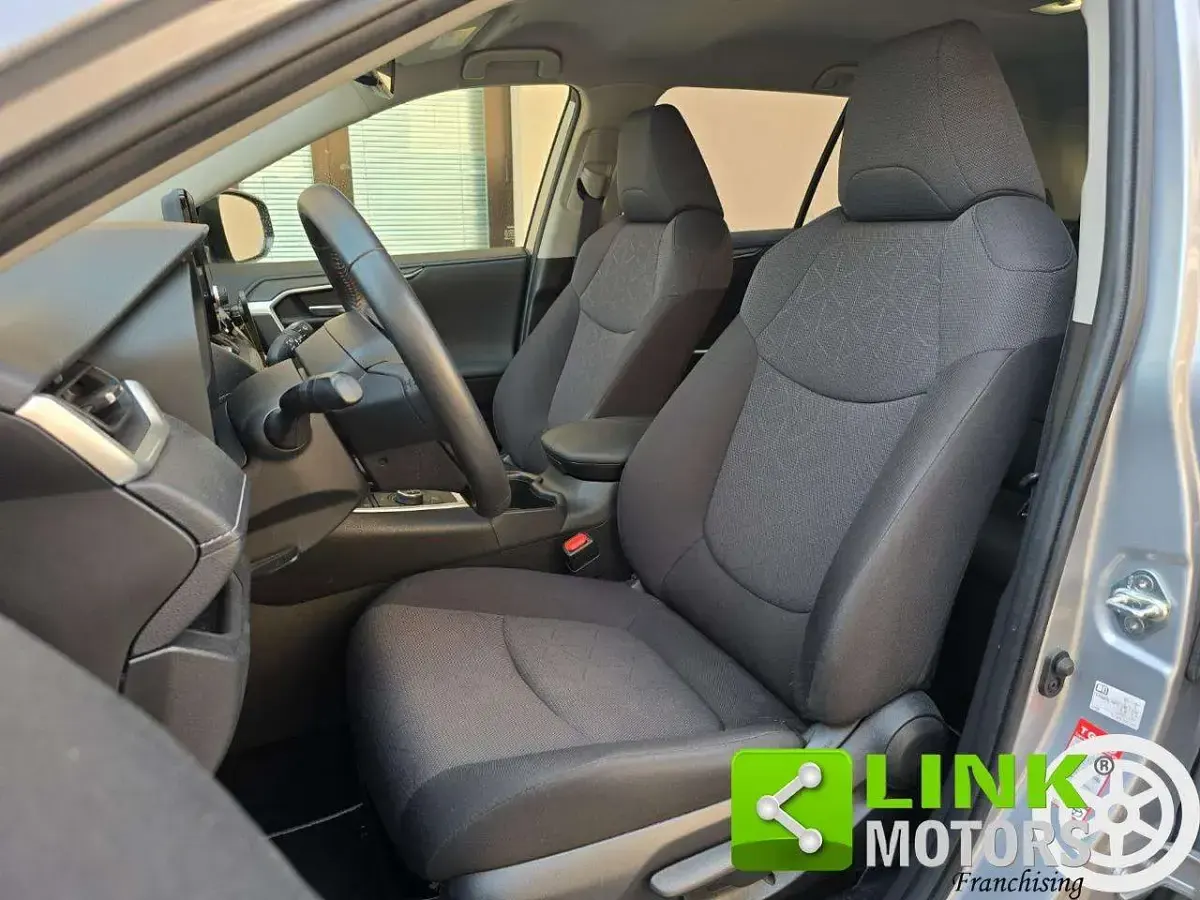 Usata Toyota RAV4 Hybrid Active 222 CV (163 kW) 2024 Grigio SUV