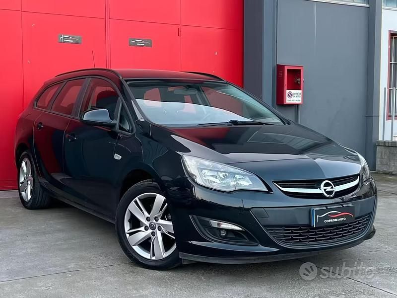 Usata Opel Astra 110 CV (80 kW) 2014 Nero Station wagon