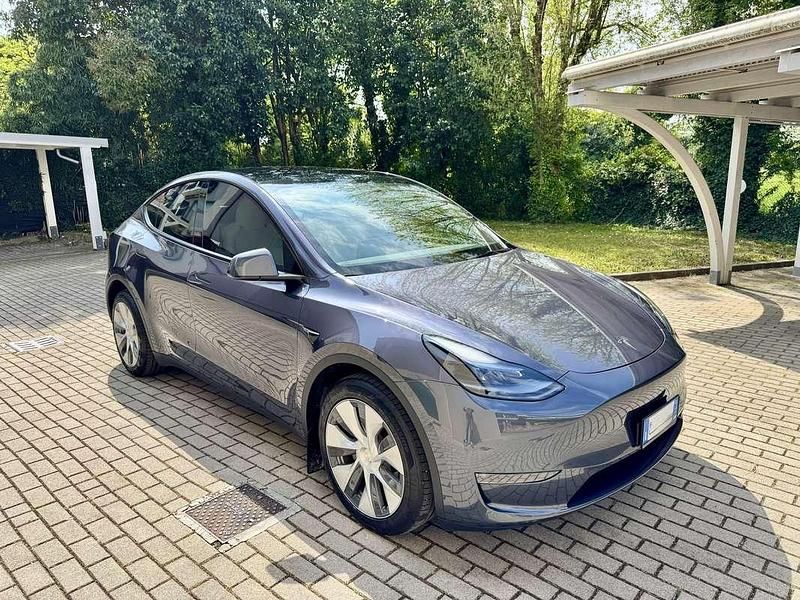 Usata Tesla Model Y 378 kW (514 CV) 2023 Grigio SUV