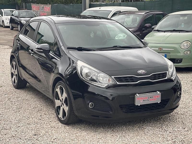 Nero Usata 2014 Kia Rio Berlina | 5499 € (Buon prezzo) - Immagine 1/4