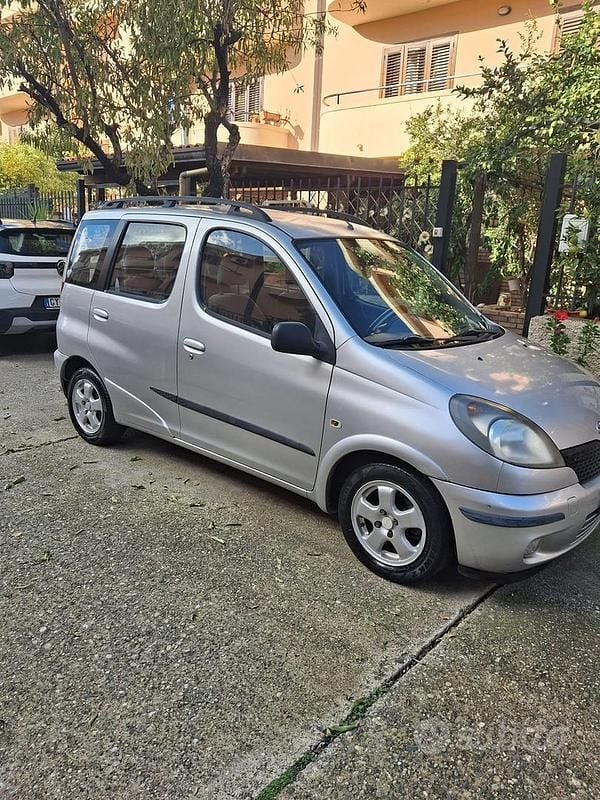 Usata Toyota Yaris Verso 2000 Grigio Monovolume