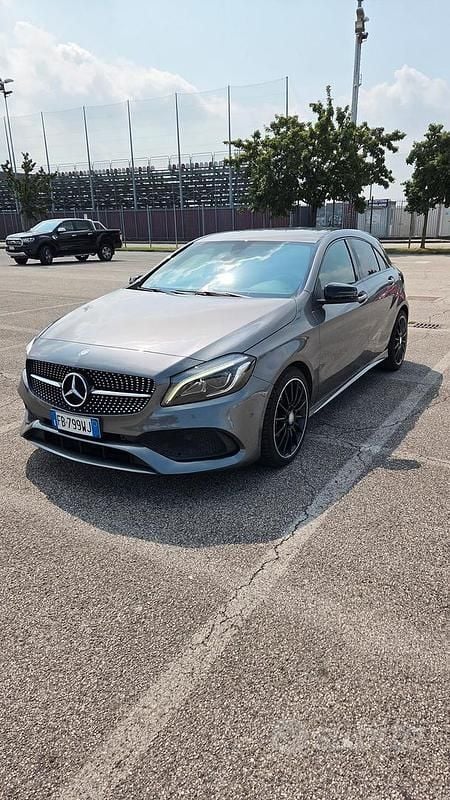 Usata Mercedes A250 Premium 211 CV (155 kW) 2015 Grigio Utilitaria