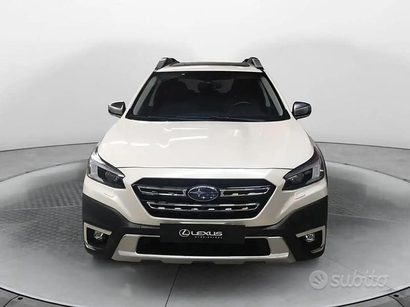 Usata Subaru Outback 2022 Bianco Station wagon
