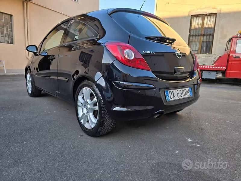 Usata Opel Corsa 80 CV (58 kW) 2008 Nero Utilitaria