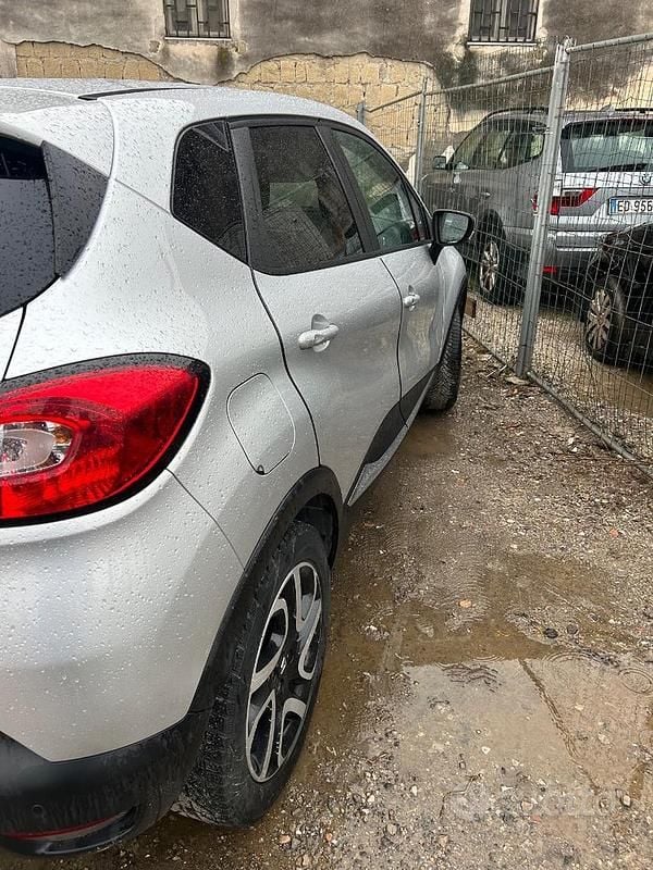 Usata Renault Captur 90 CV (66 kW) 2013 Grigio SUV