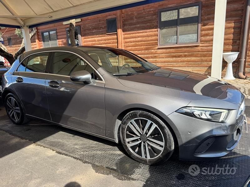 Usata Mercedes A180 115 CV (84 kW) 2019 Grigio Berlina