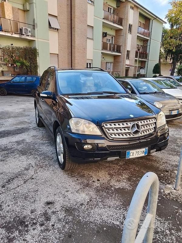 Usata Mercedes ML320 224 CV (164 kW) 2005 Blu SUV