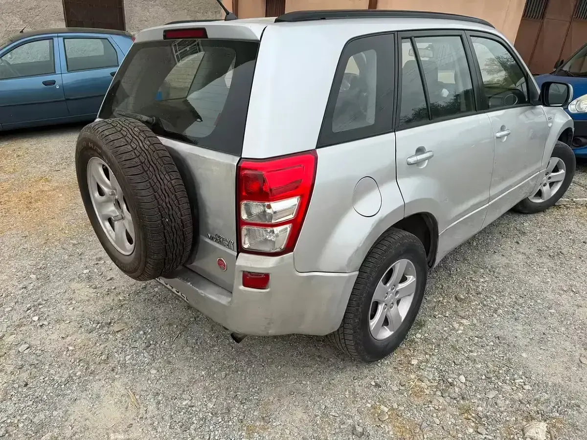 Usata Suzuki Vitara 109 CV (80 kW) 2005 Grigio SUV