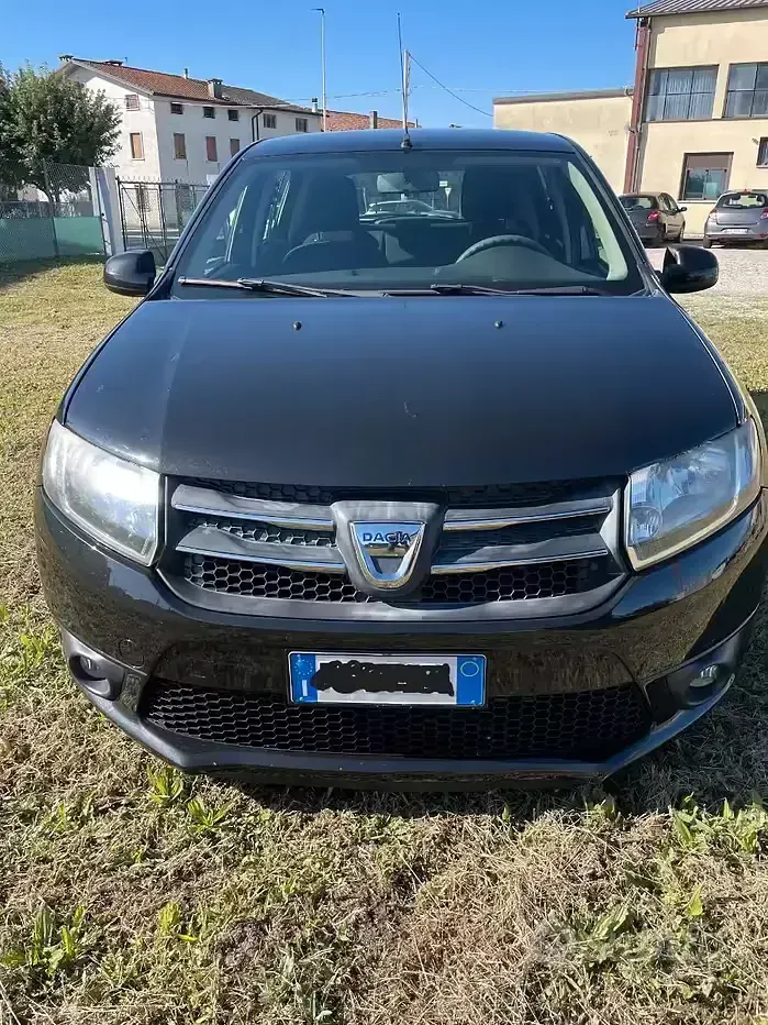 Usata Dacia Sandero Ambiance 90 CV (66 kW) 2016 Nero Berlina