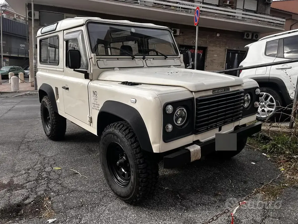 Usado Land Rover Defender 68 CV (50 kW) 1989 Blanco SUV
