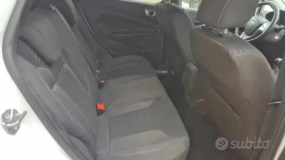 Second-hand Ford Fiesta Titanium 80 CP (58 kW) 2014 Alb Hatchback