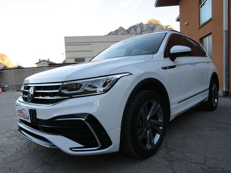 Usata VW Tiguan R-line 200 CV (147 kW) 2023 Bianco SUV