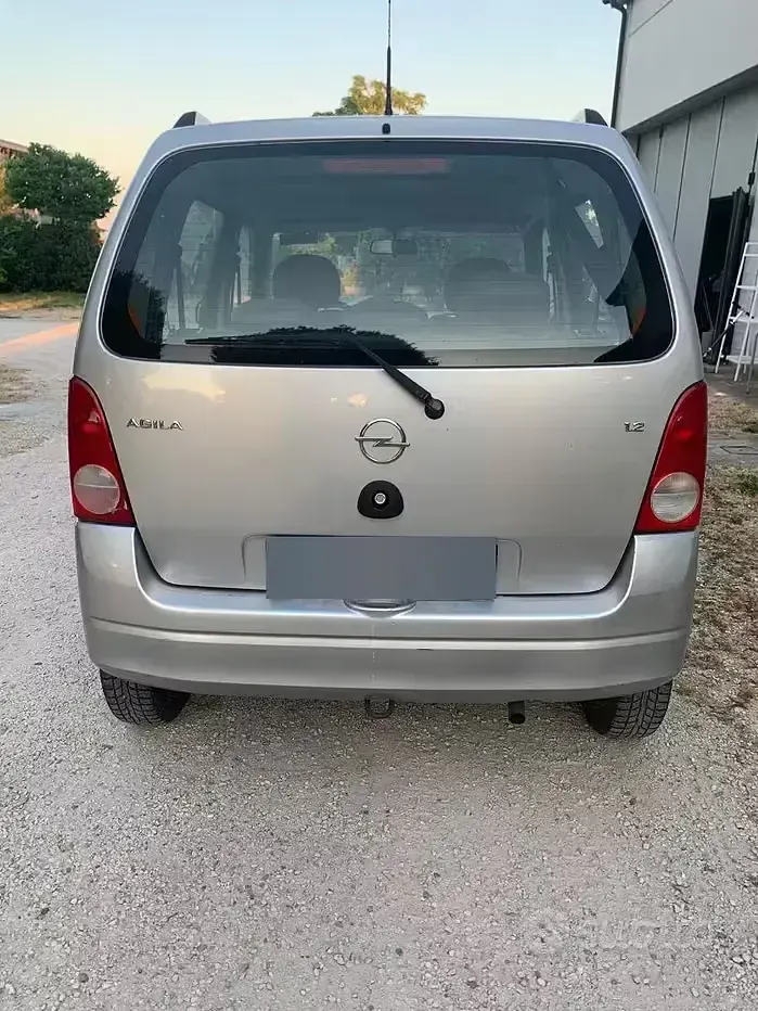 Usata Opel Agila 75 CV (55 kW) 2003 Giallo Monovolume