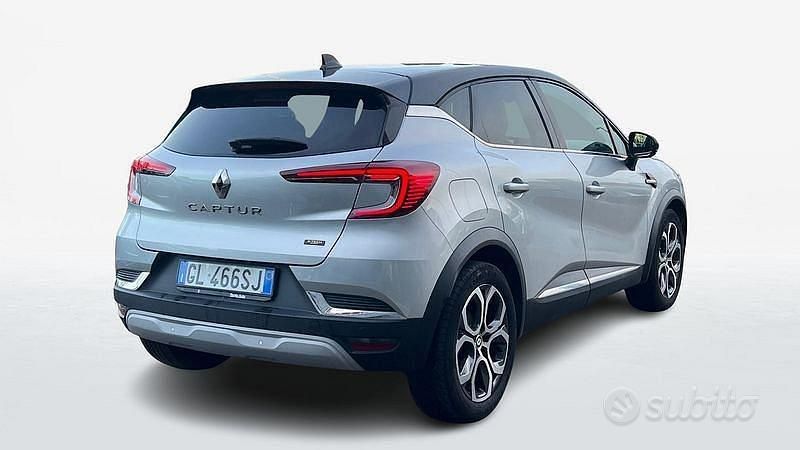 Usata Renault Captur Techno 145 CV (106 kW) 2023 Grigio chiaro SUV